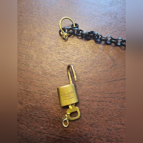 LOUIS VUITTON brass and blacker choker necklace. - Picture 11 of 11